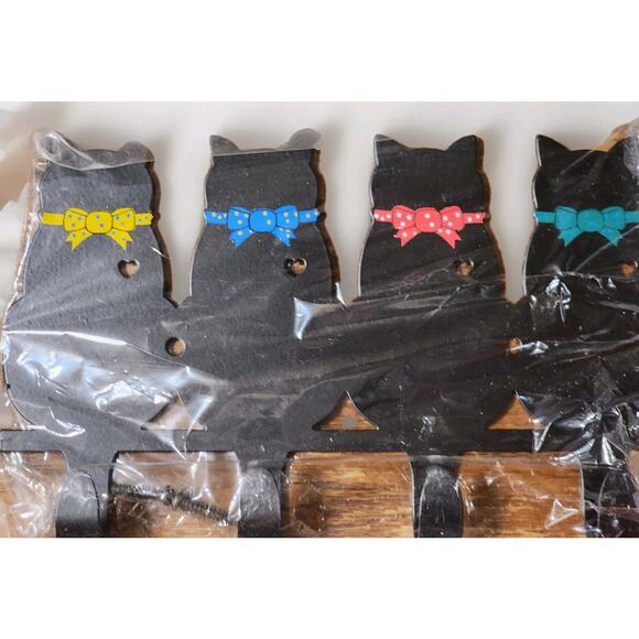 Cute Cat Wall Art Key Holder Hat Hooks 4 Cats With Bow Ties 8x5 Inch New - Picture 2 of 5